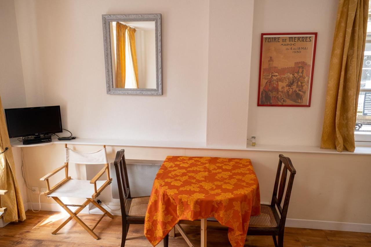 Appartement Place Des Cordeliers Динан Екстериор снимка