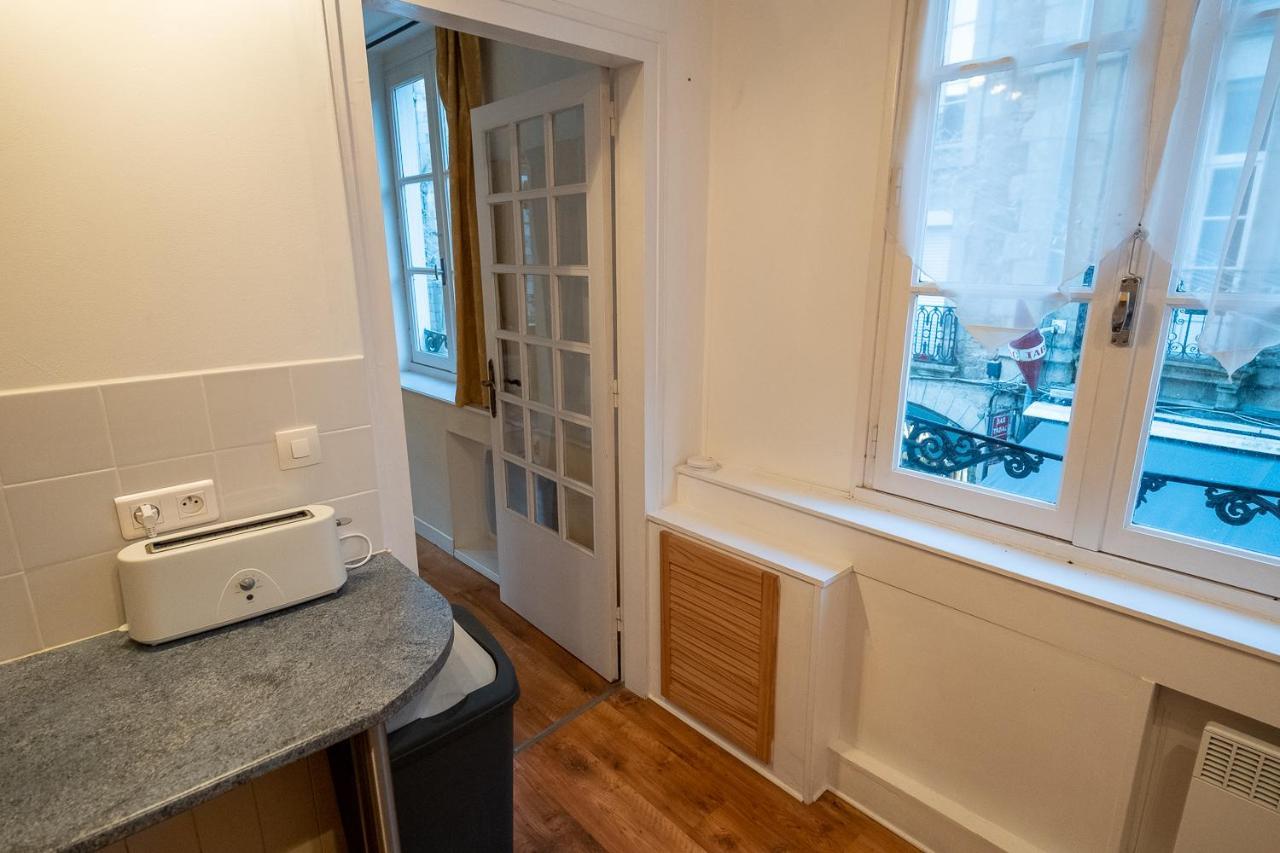 Appartement Place Des Cordeliers Динан Екстериор снимка