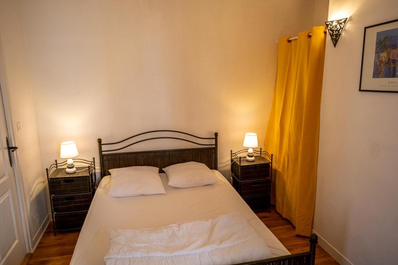 Appartement Place Des Cordeliers Динан Екстериор снимка