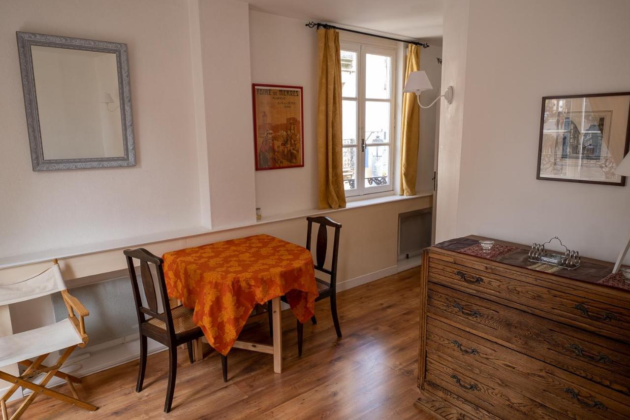 Appartement Place Des Cordeliers Динан Екстериор снимка
