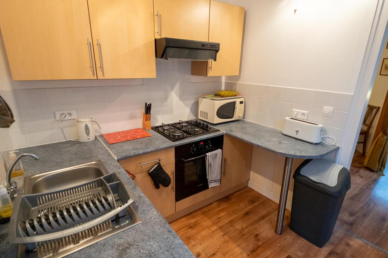 Appartement Place Des Cordeliers Динан Екстериор снимка