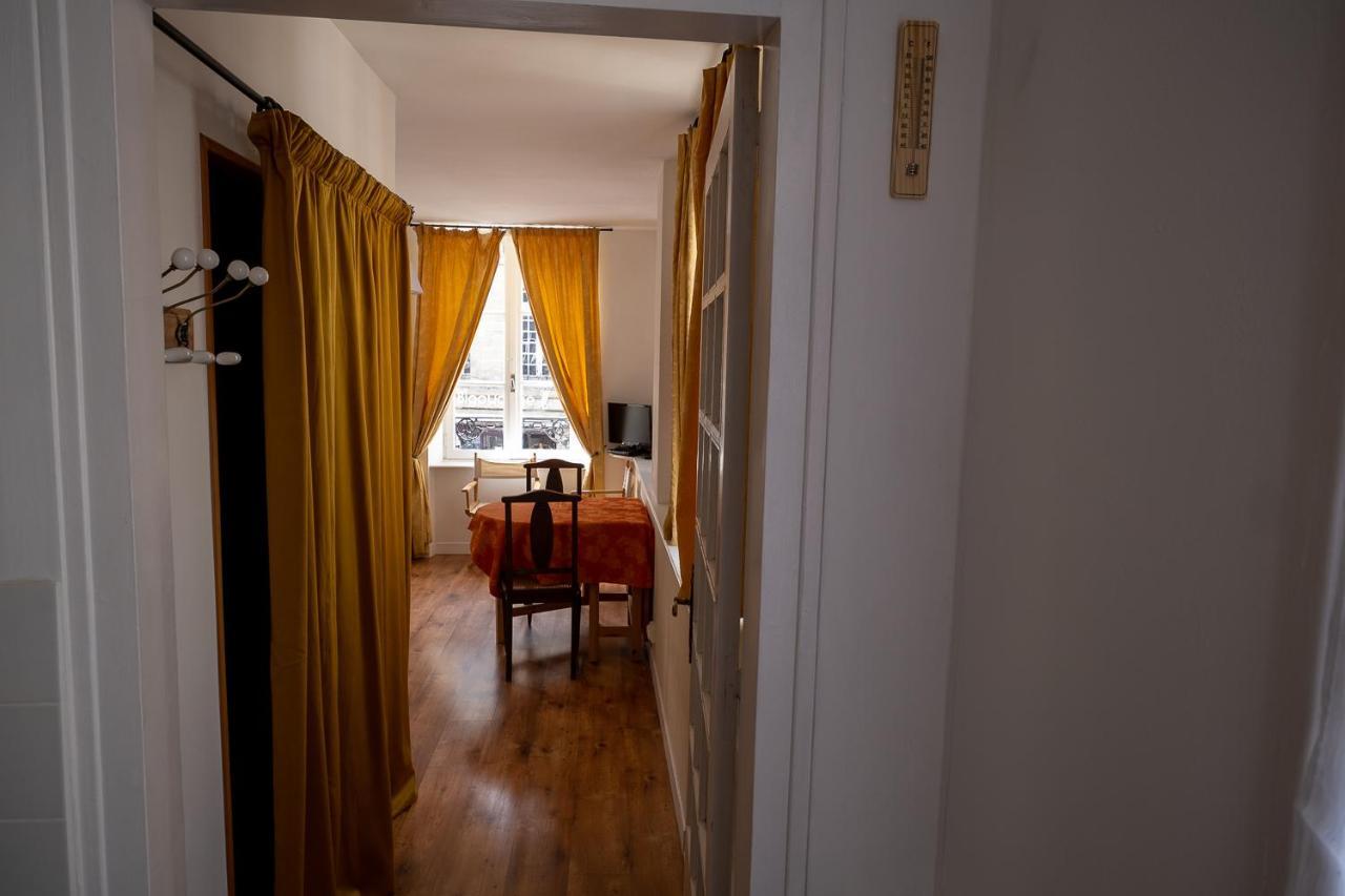 Appartement Place Des Cordeliers Динан Екстериор снимка