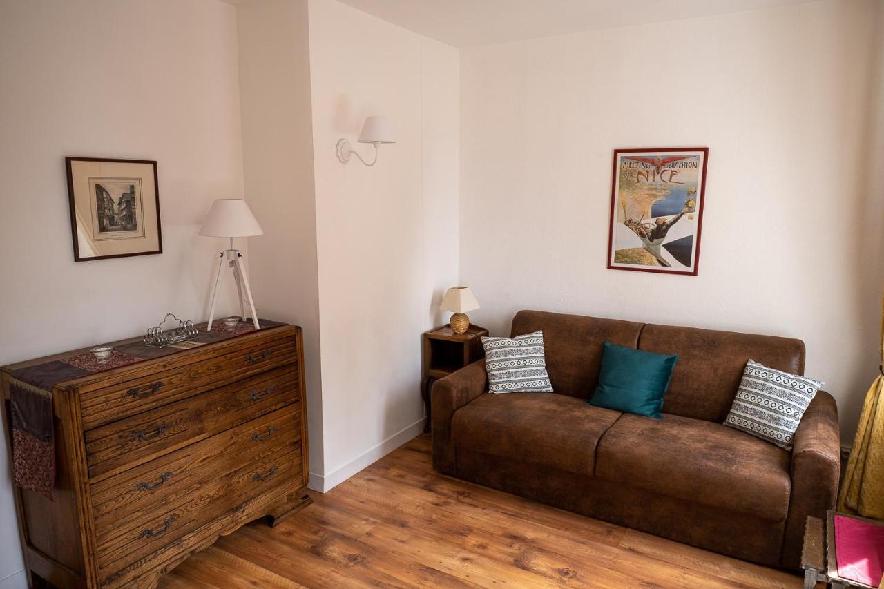 Appartement Place Des Cordeliers Динан Екстериор снимка